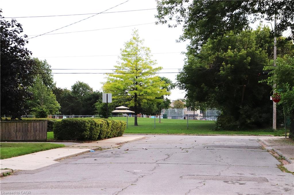 348 Weir Street N Property Photo 27