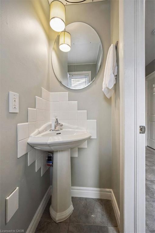 112 Margaret Avenue N Property Photo 9