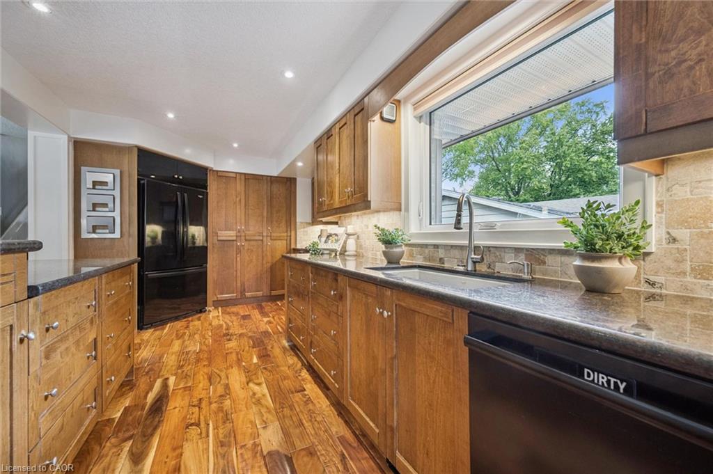 112 Margaret Avenue N Property Photo 16