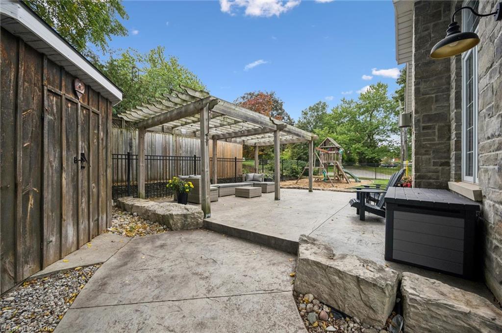 112 Margaret Avenue N Property Photo 36