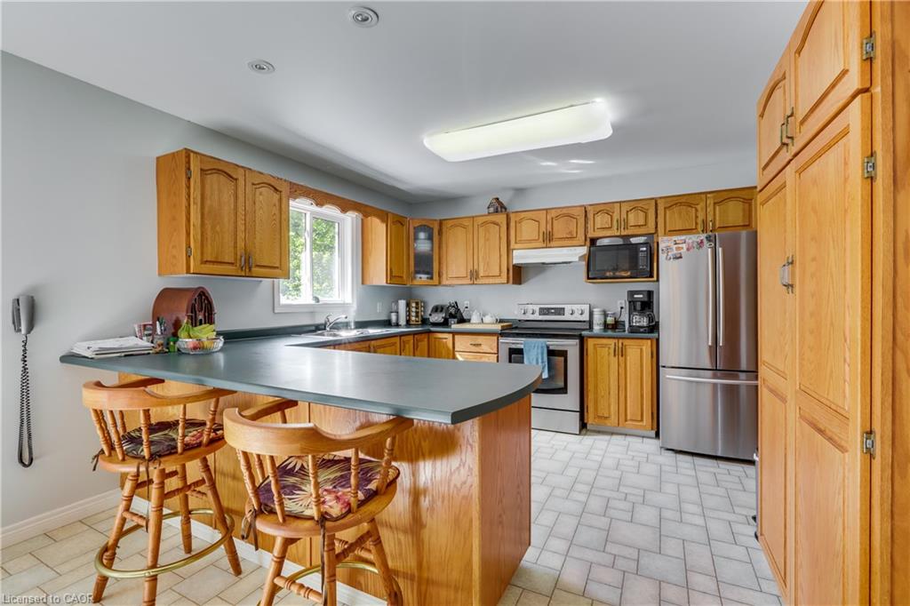 41 Church Street W Property Photo 16