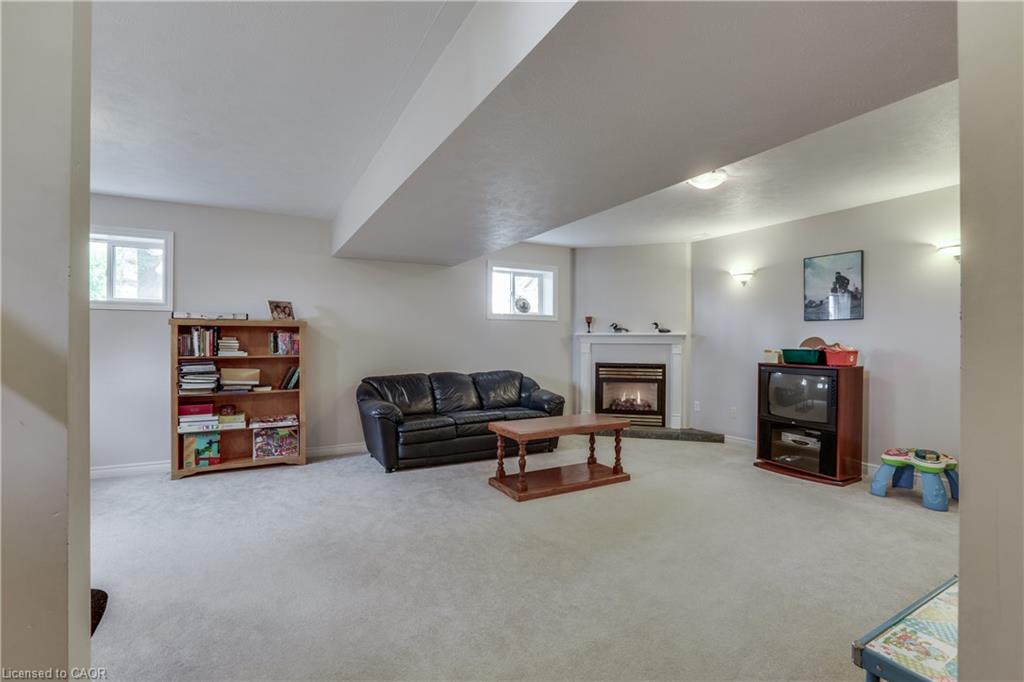 41 Church Street W Property Photo 28
