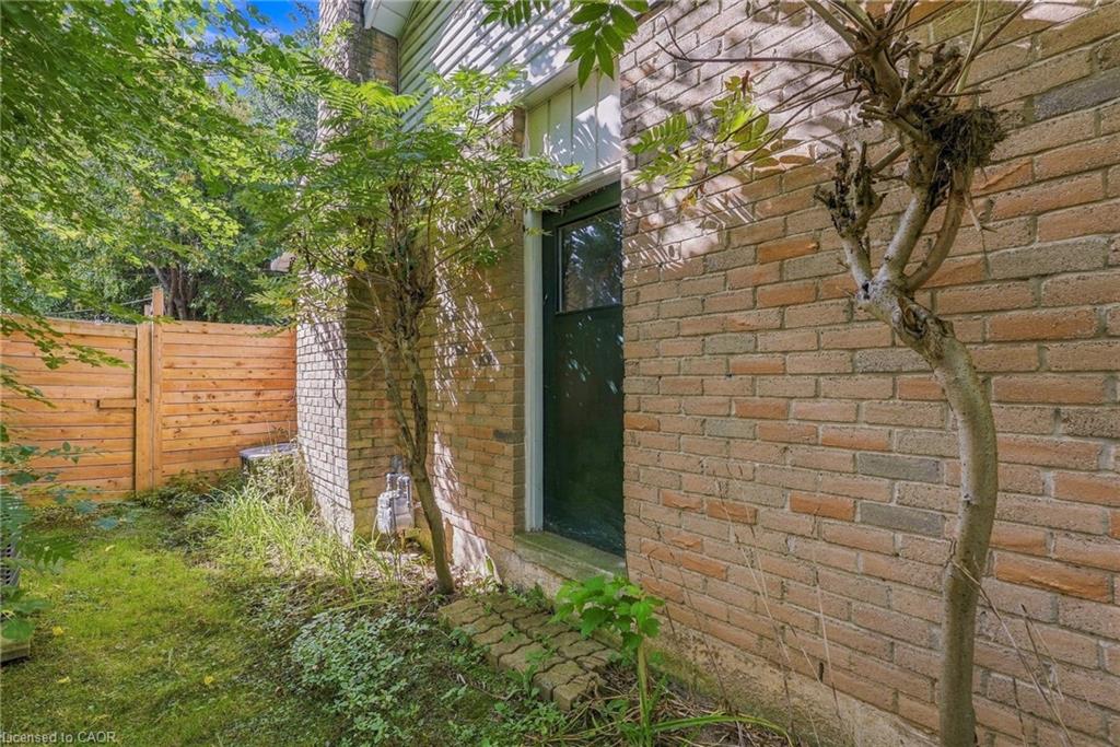 471 Knightsbridge Crescent Property Photo 5