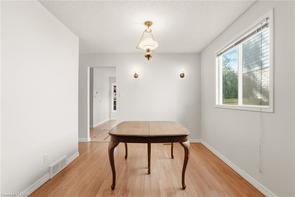 471 Knightsbridge Crescent Property Photo 9