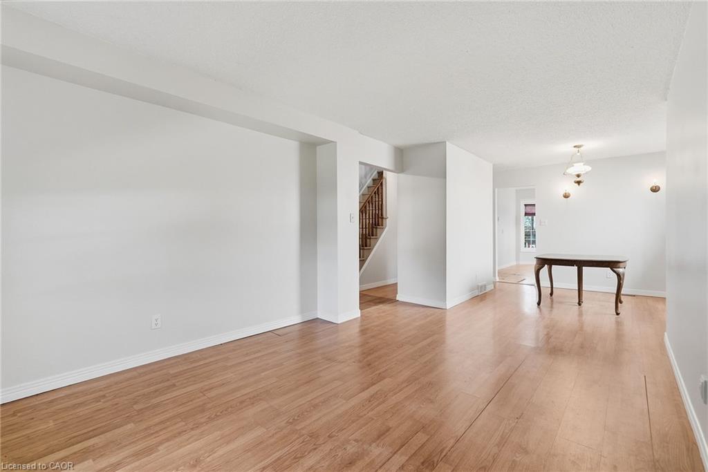 471 Knightsbridge Crescent Property Photo 10