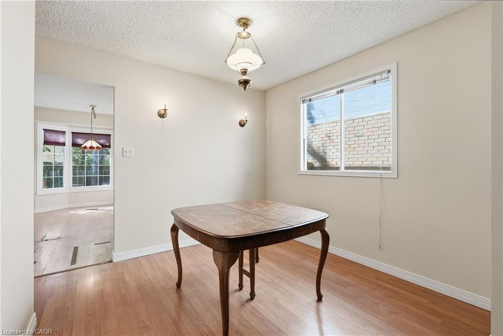 471 Knightsbridge Crescent Property Photo 11
