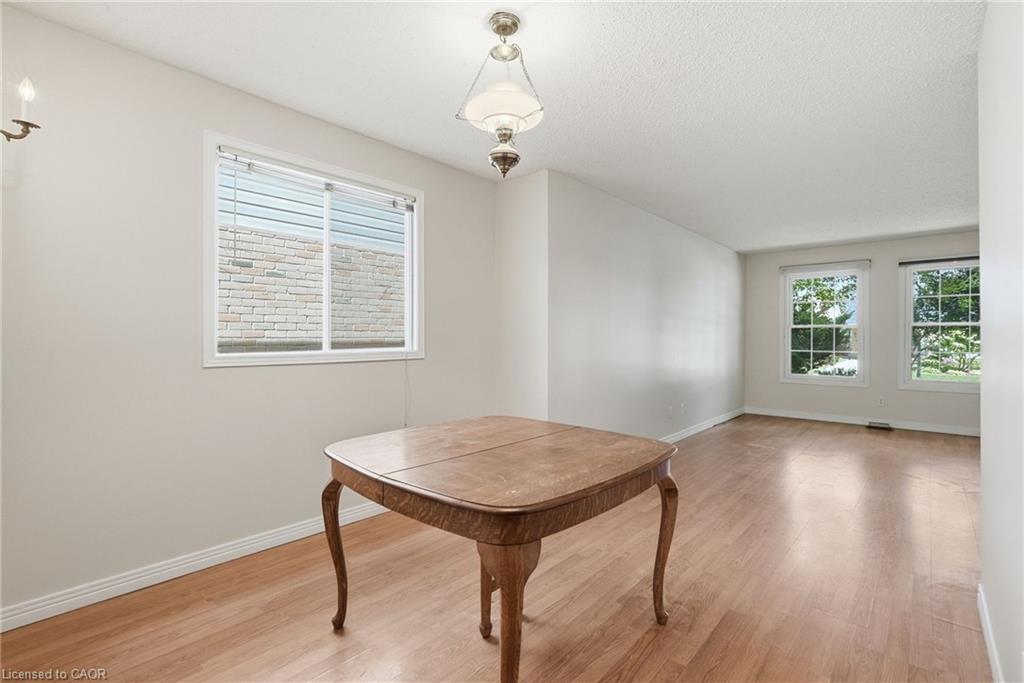 471 Knightsbridge Crescent Property Photo 13