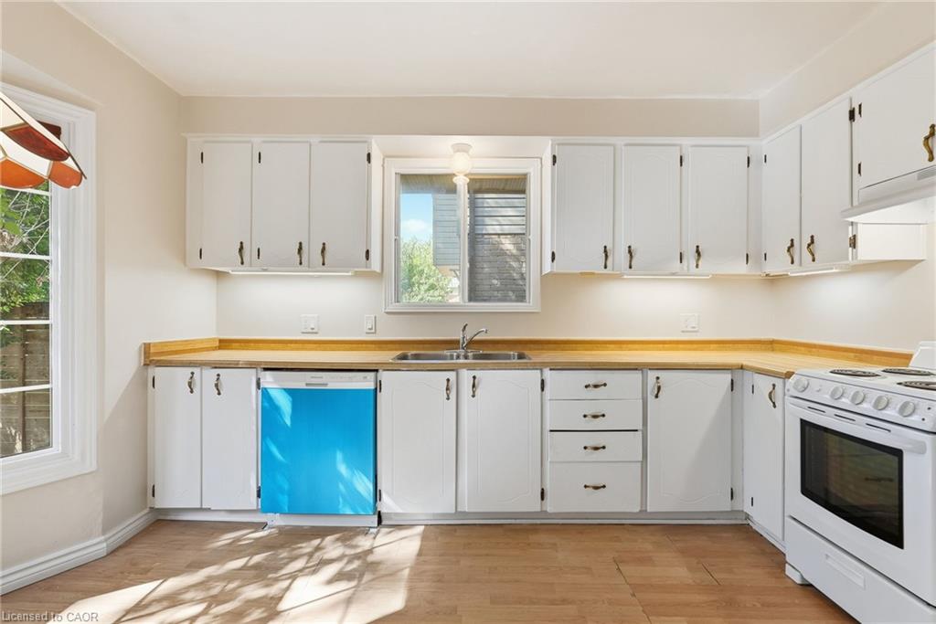 471 Knightsbridge Crescent Property Photo 14