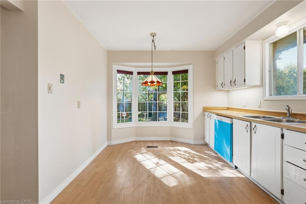 471 Knightsbridge Crescent Property Photo 17