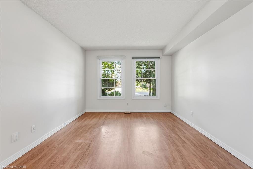 471 Knightsbridge Crescent Property Photo 19