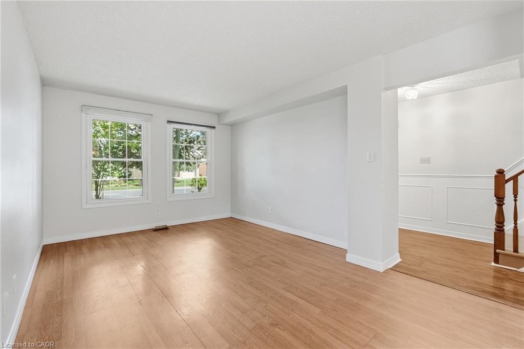 471 Knightsbridge Crescent Property Photo 21