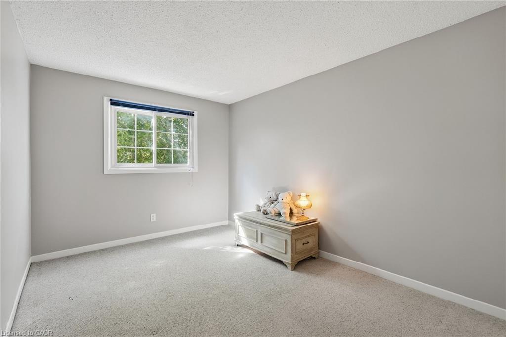 471 Knightsbridge Crescent Property Photo 30