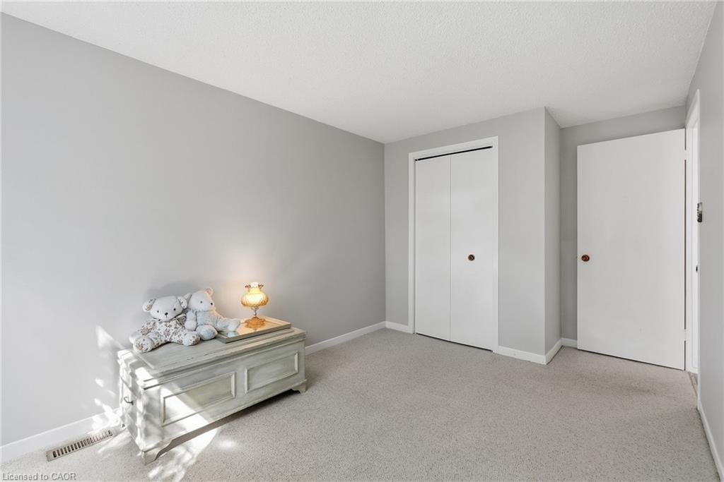 471 Knightsbridge Crescent Property Photo 31