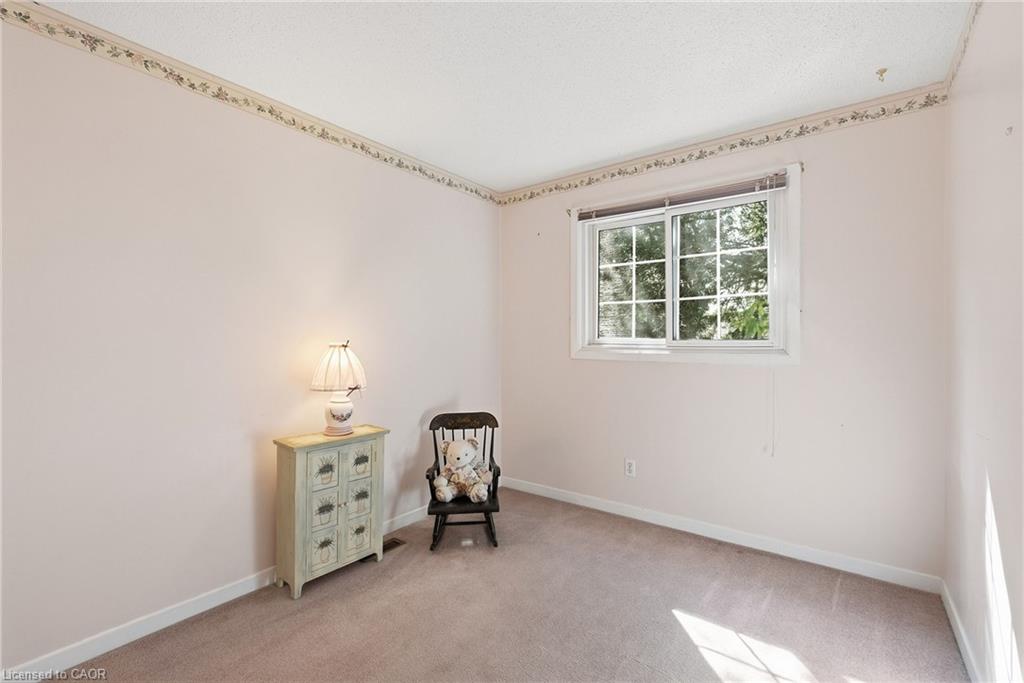 471 Knightsbridge Crescent Property Photo 33