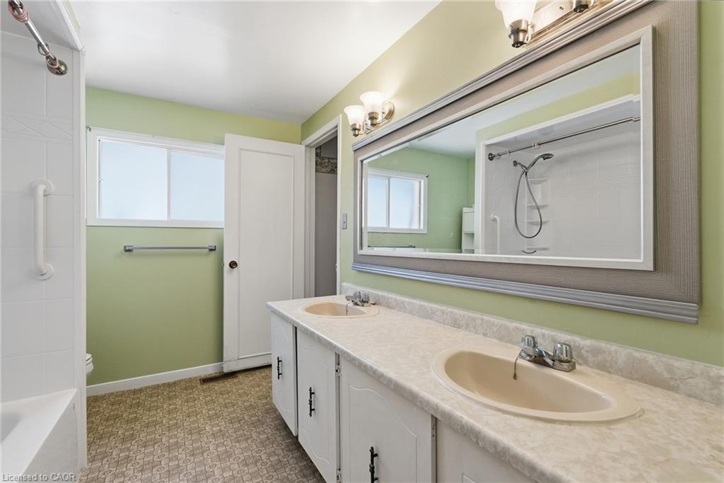 471 Knightsbridge Crescent Property Photo 35