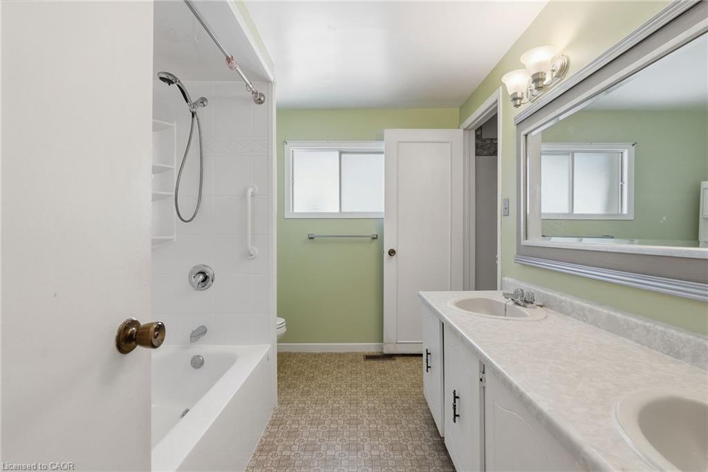 471 Knightsbridge Crescent Property Photo 36