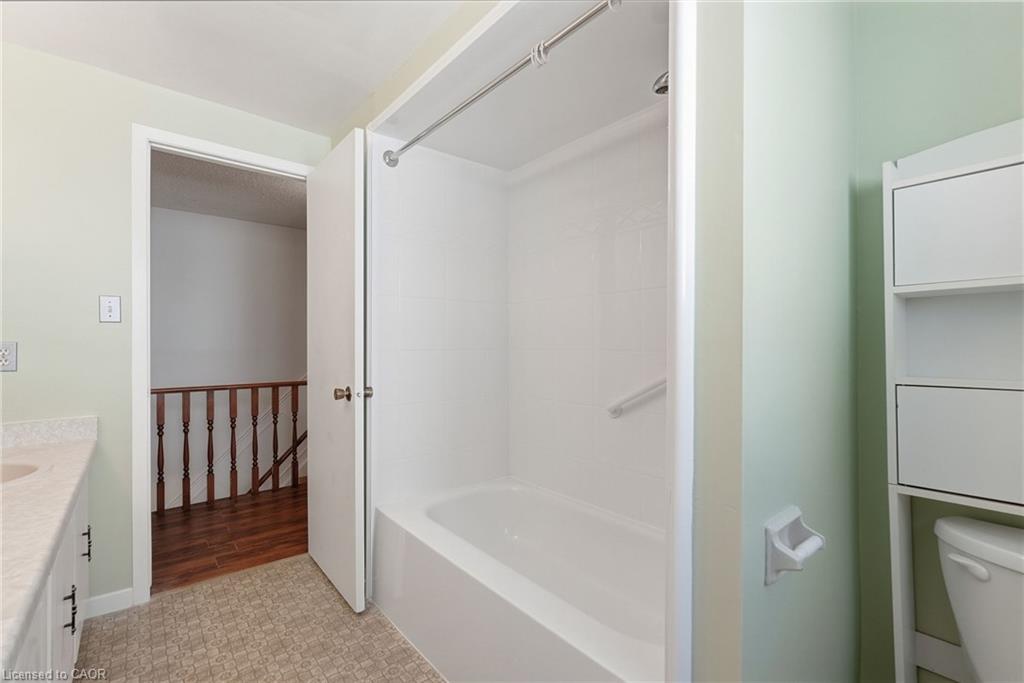 471 Knightsbridge Crescent Property Photo 37