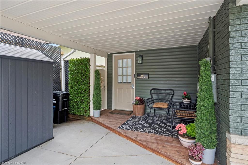 135 Bridge Street W Property Photo 4