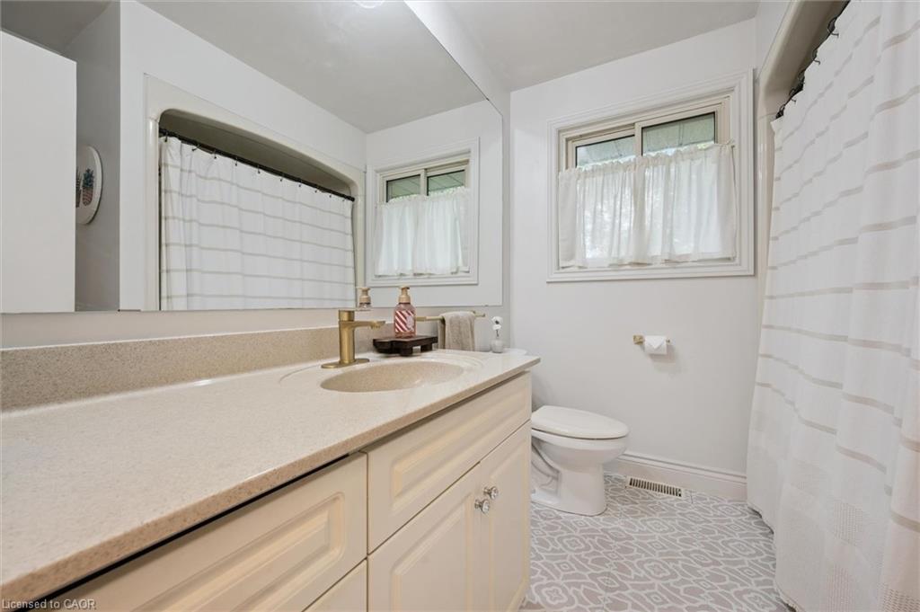 135 Bridge Street W Property Photo 23