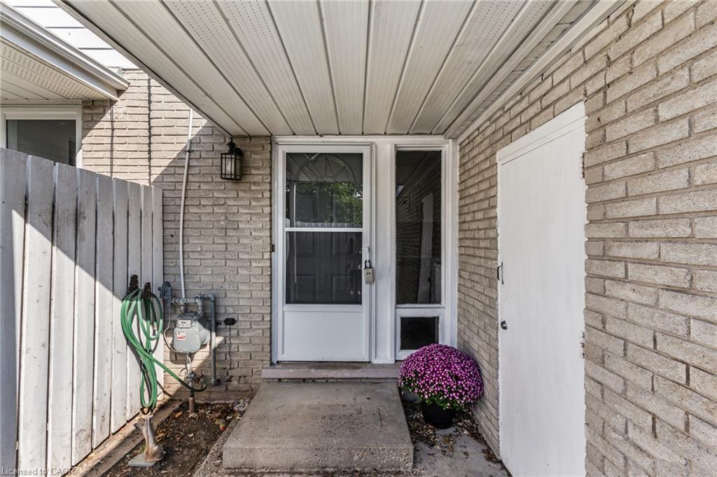 104 Ralgreen Crescent Property Photo 3