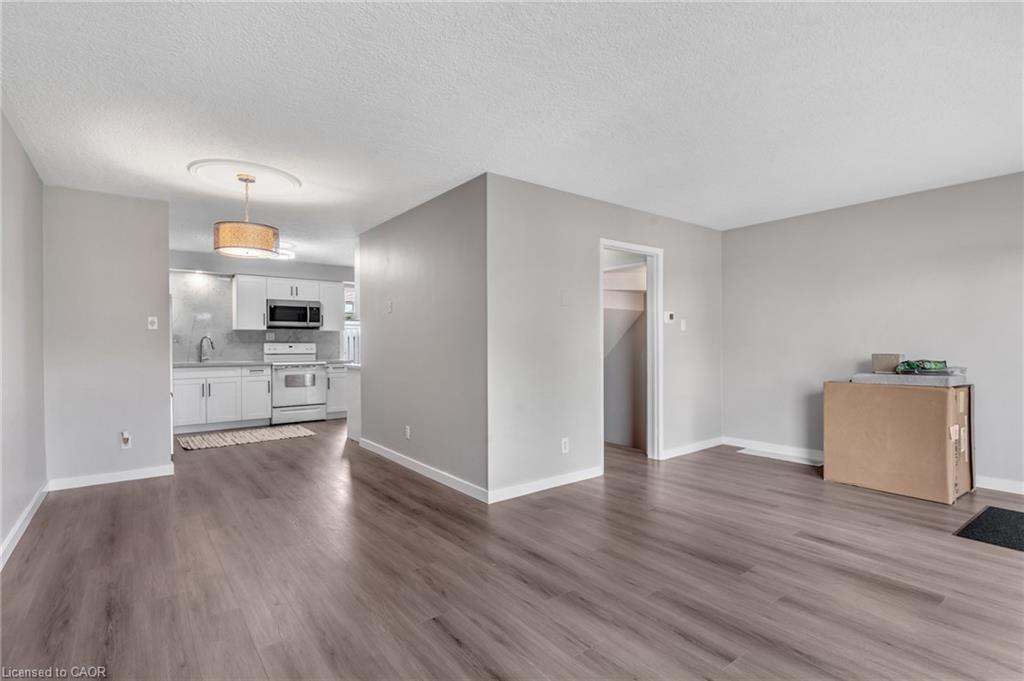 104 Ralgreen Crescent Property Photo 11
