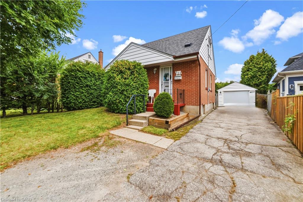 243 Jennings Crescent Property Photo 1