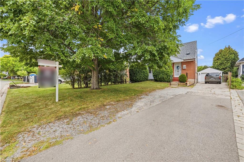243 Jennings Crescent Property Photo 3