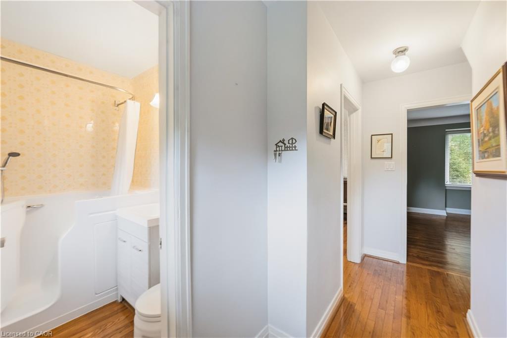 243 Jennings Crescent Property Photo 6