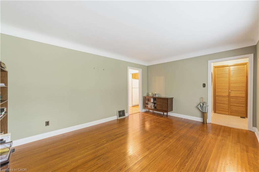 243 Jennings Crescent Property Photo 11