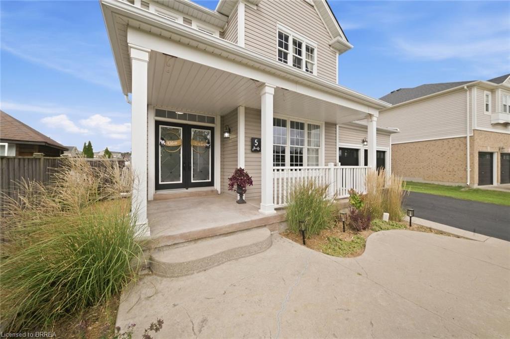 5 Hoodless Court Property Photo 2