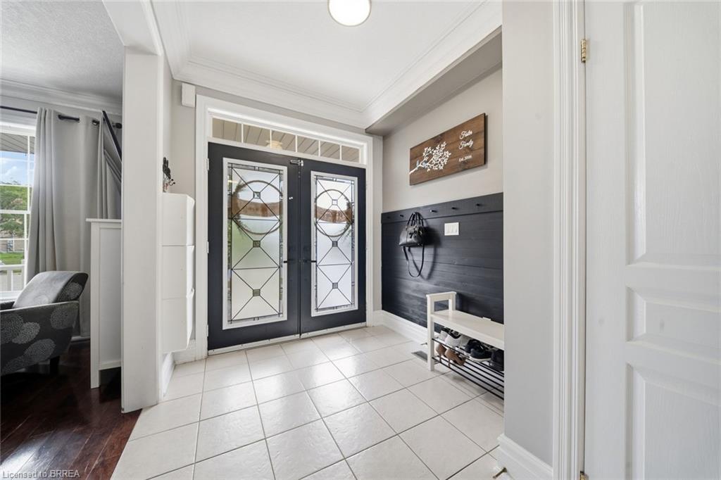 5 Hoodless Court Property Photo 3