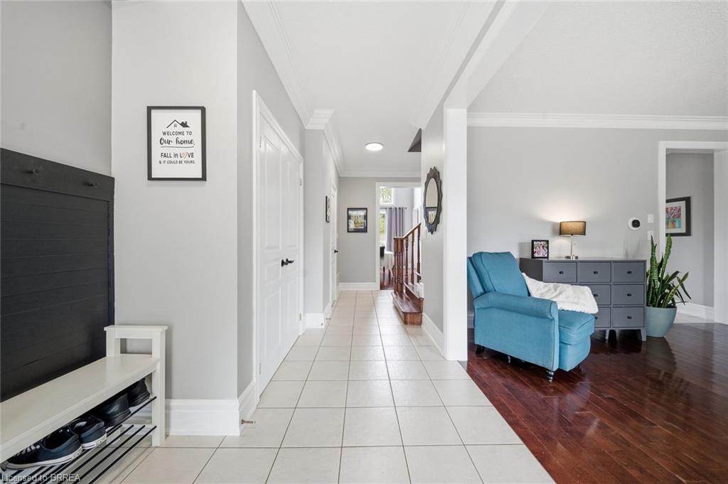 5 Hoodless Court Property Photo 4