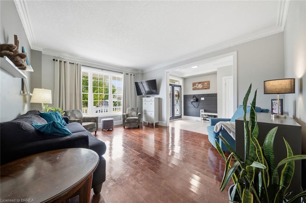 5 Hoodless Court Property Photo 6