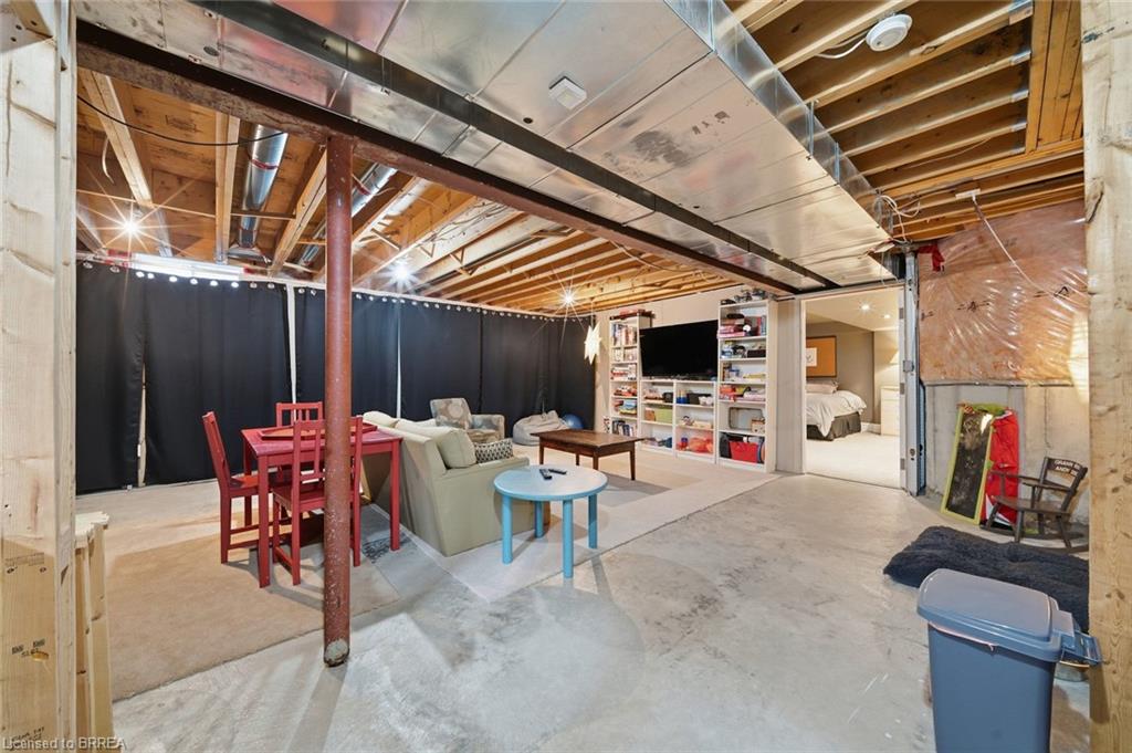 5 Hoodless Court Property Photo 23