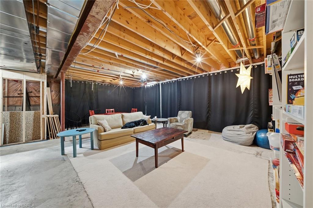 5 Hoodless Court Property Photo 24