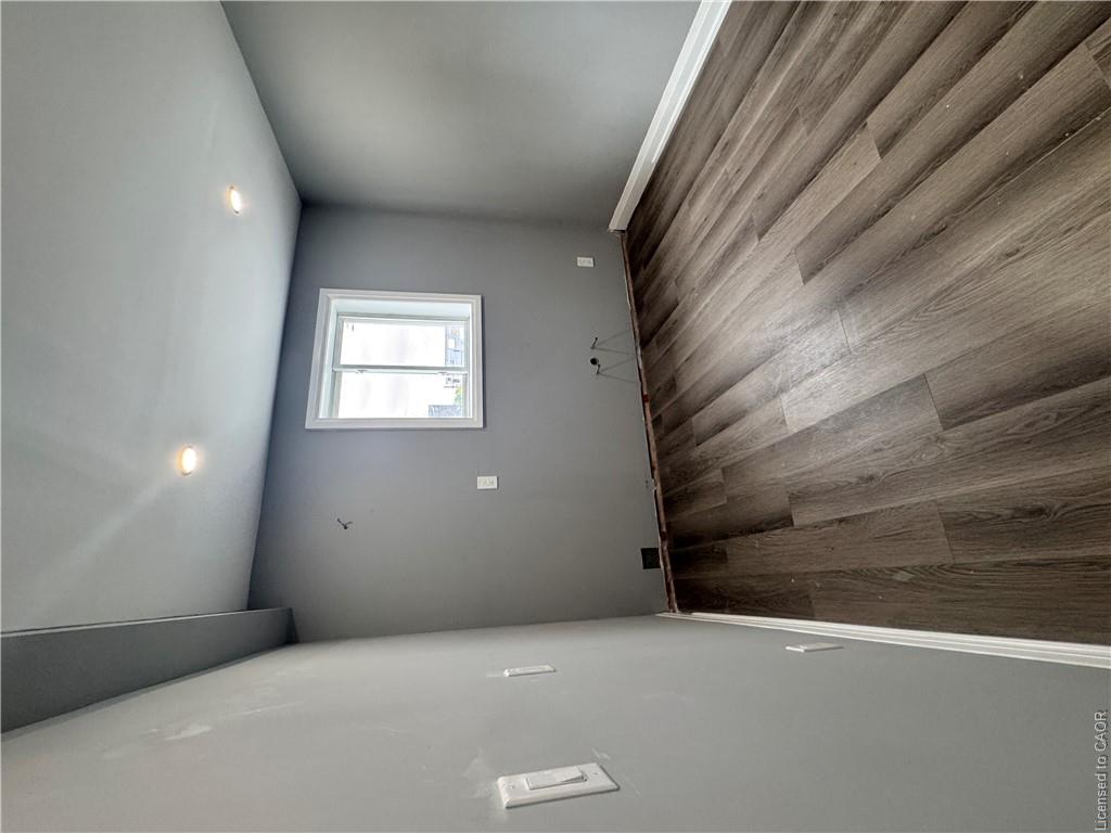 302 Queenston Road Property Photo 3