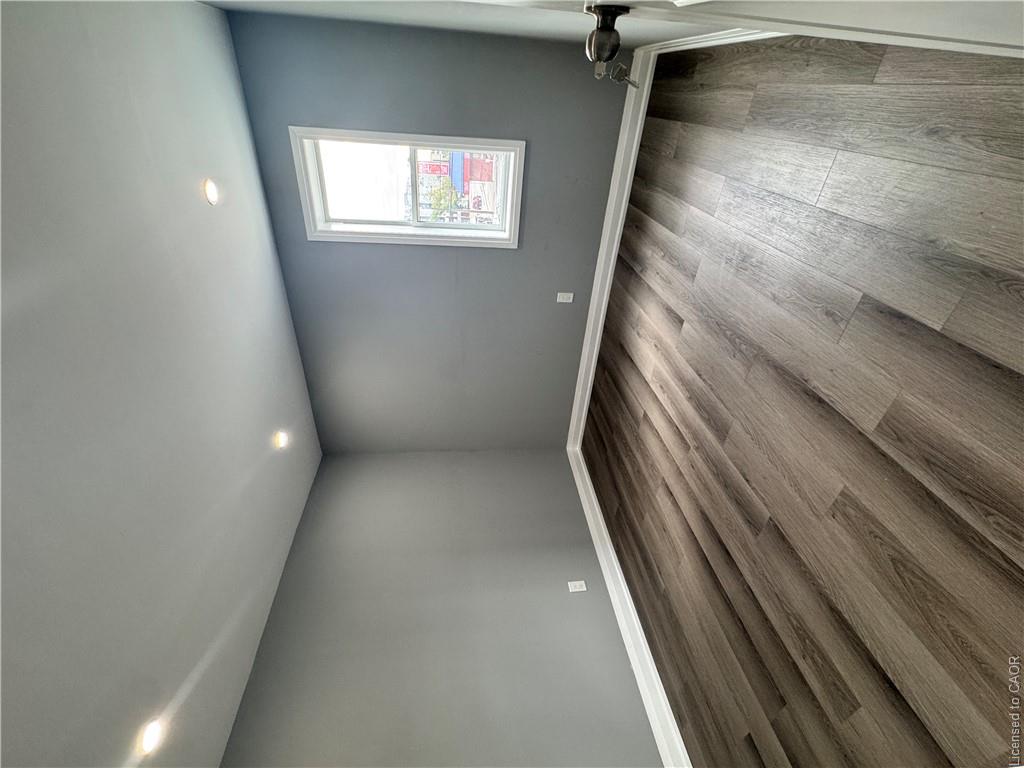 302 Queenston Road Property Photo 5