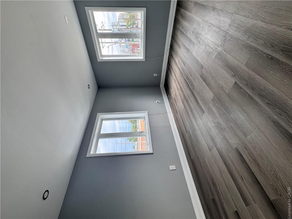 302 Queenston Road Property Photo 6