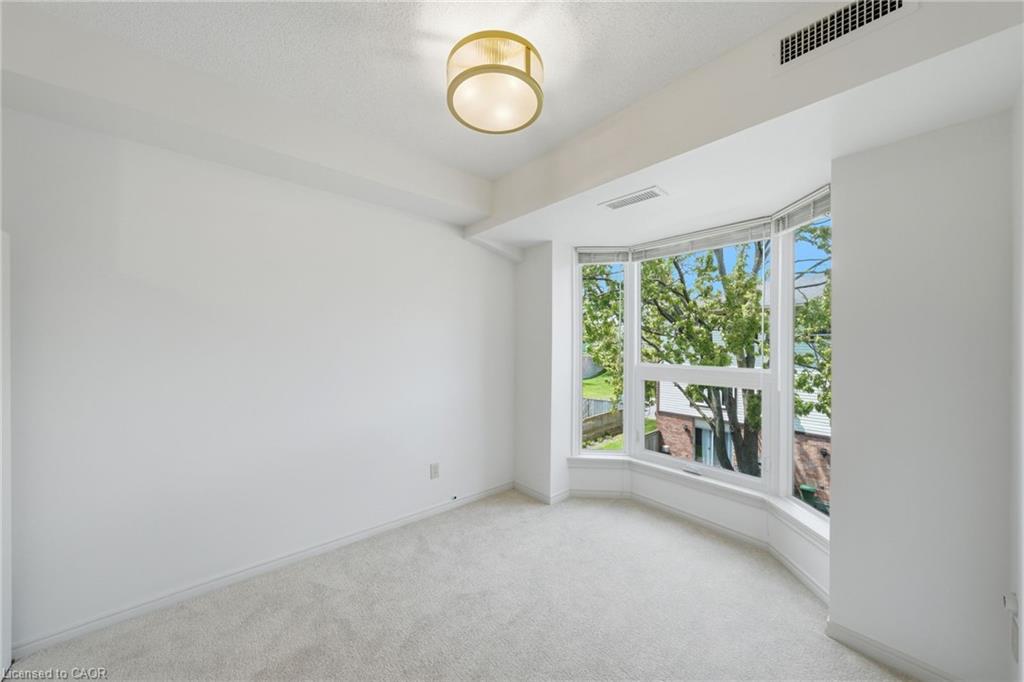 303-416 Limeridge Road E Property Photo 18