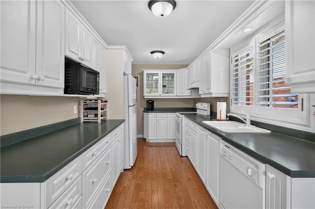 2-581 Dynes Road Property Photo 11
