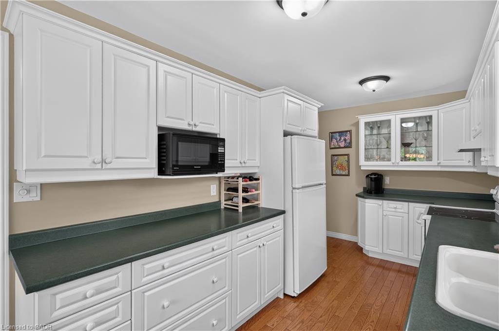 2-581 Dynes Road Property Photo 12
