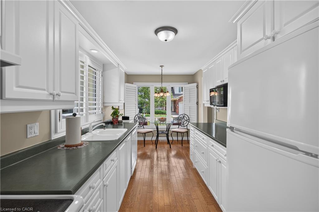 2-581 Dynes Road Property Photo 14