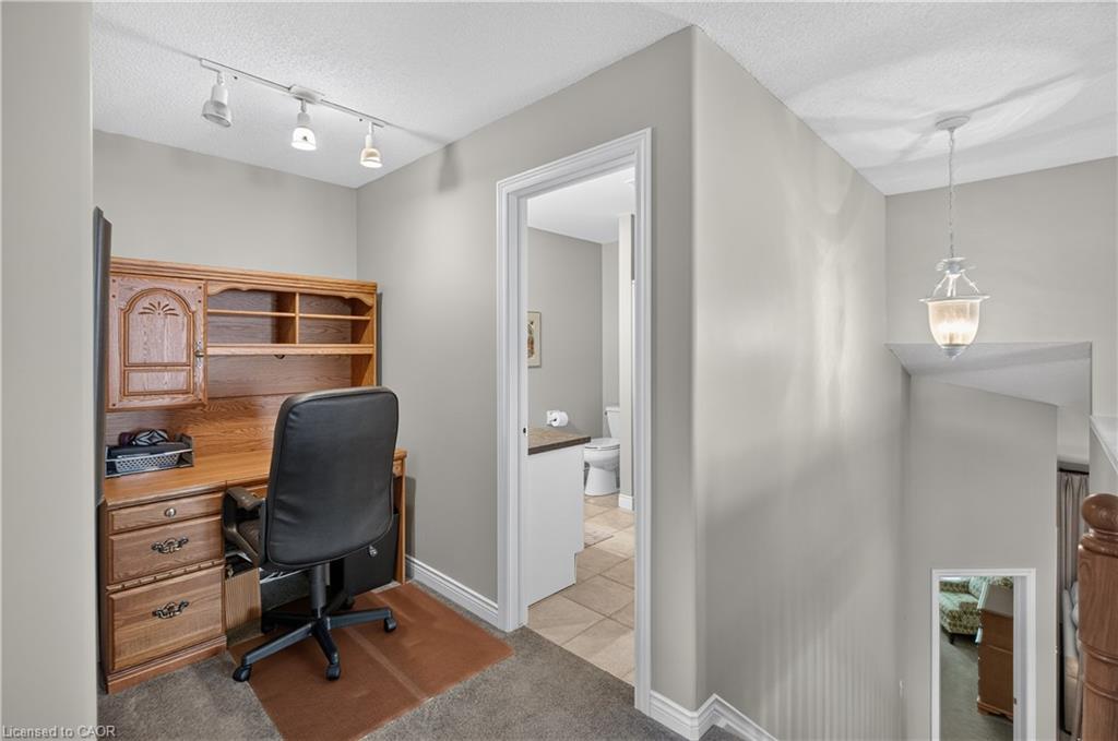 2-581 Dynes Road Property Photo 31