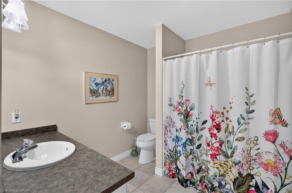 2-581 Dynes Road Property Photo 32