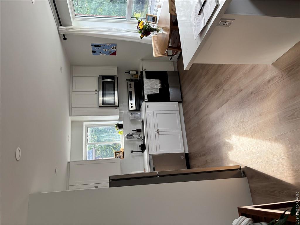 4-2160 Ghent Avenue Property Photo 4