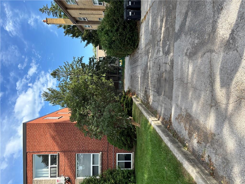 4-2160 Ghent Avenue Property Photo 12