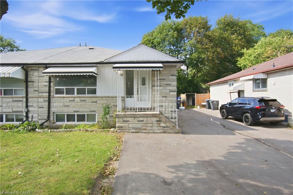 14 Avondale Boulevard Property Photo 1