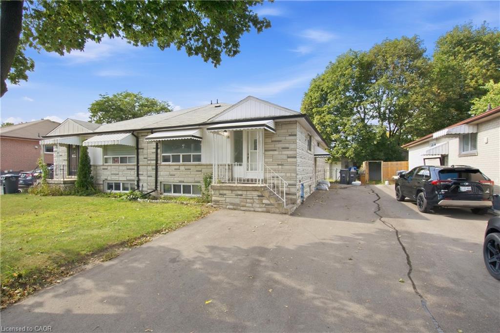 14 Avondale Boulevard Property Photo 2