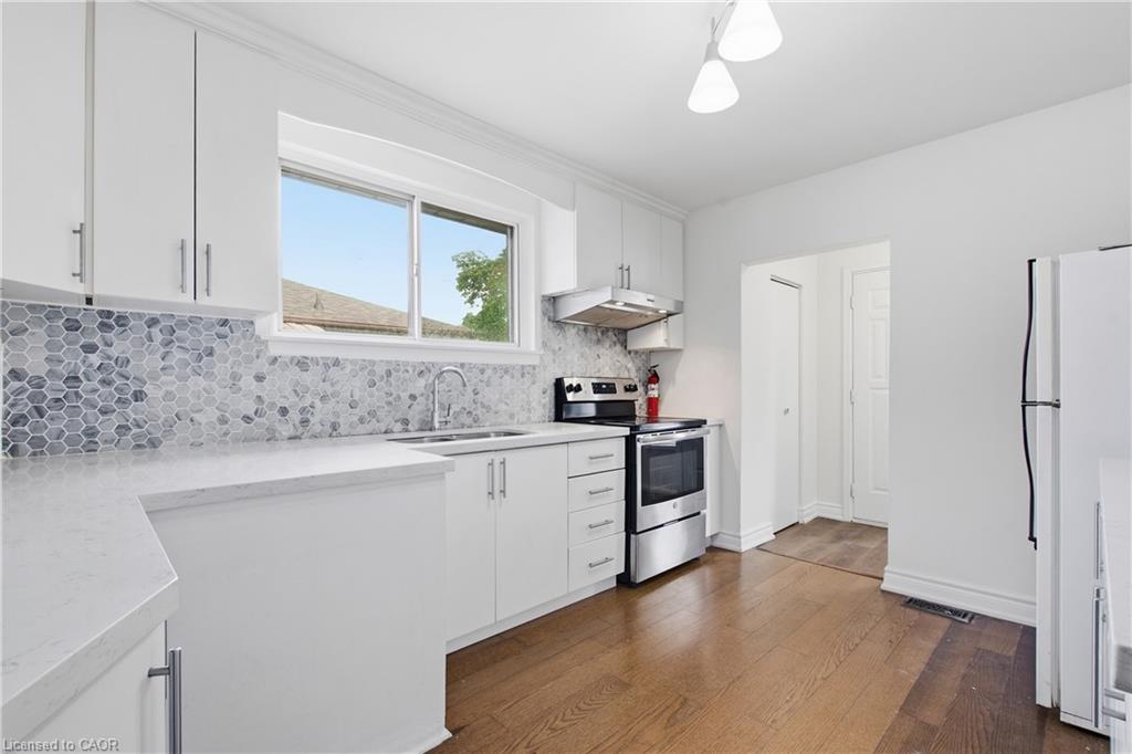 14 Avondale Boulevard Property Photo 10