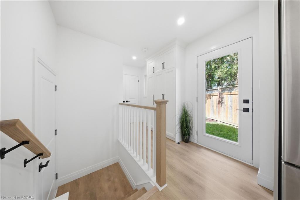 21 Sandy Row Property Photo 11